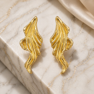 Brinco Asa Celestial Dourado Folheado a Ouro 18k e Prata Orgânico